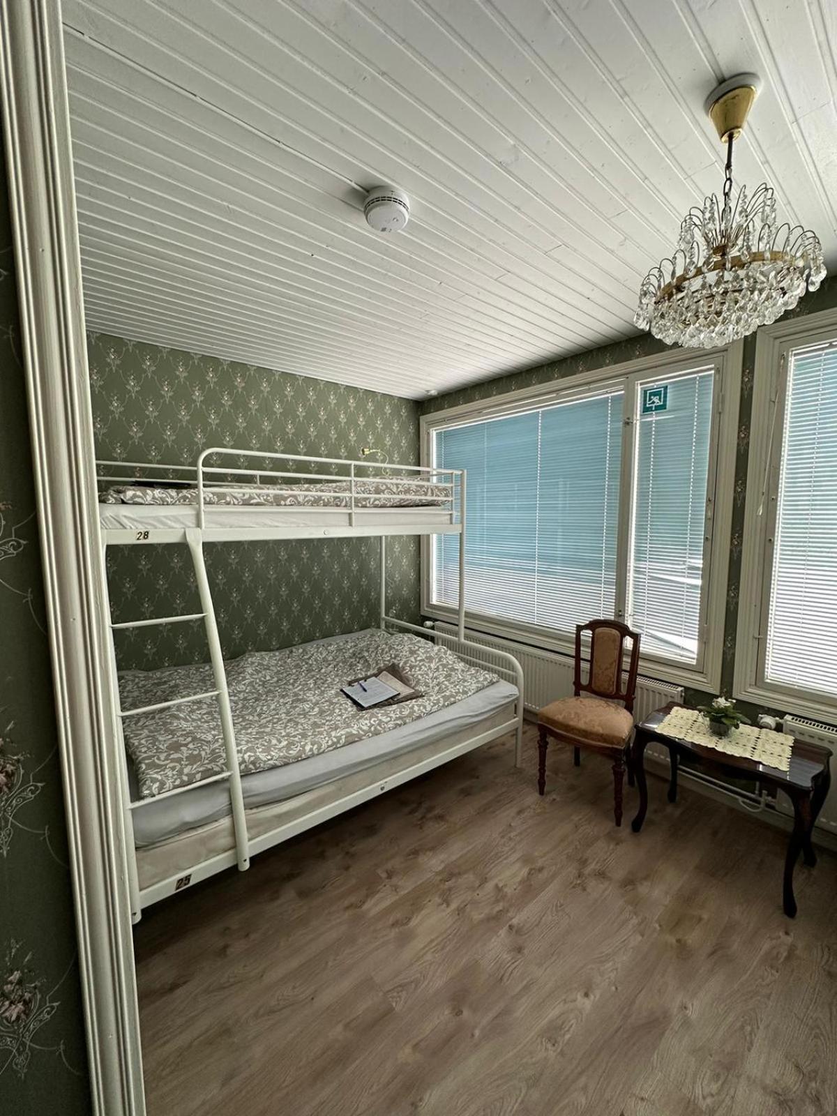 Hostel Cafe Huvila Оулу Екстер'єр фото