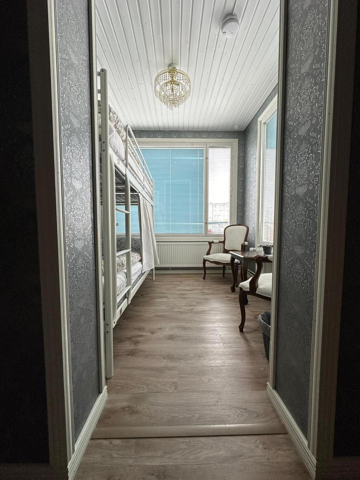 Hostel Cafe Huvila Оулу Екстер'єр фото
