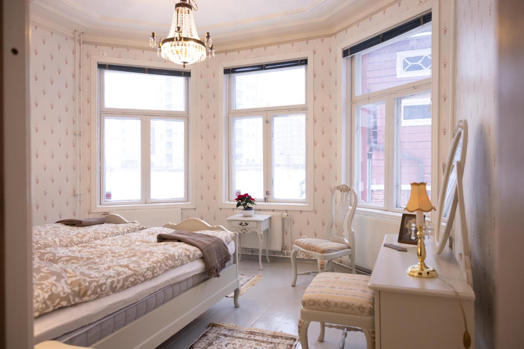 Hostel Cafe Huvila Оулу Екстер'єр фото